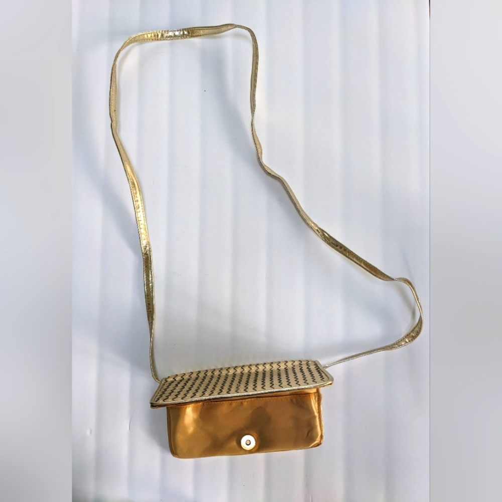 Gold Clutch With Removable Crossbody Strap - Picture 1 of 2